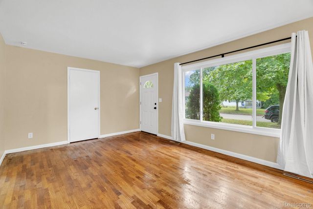 744 Hartner Drive, Holly Village, MI 48442