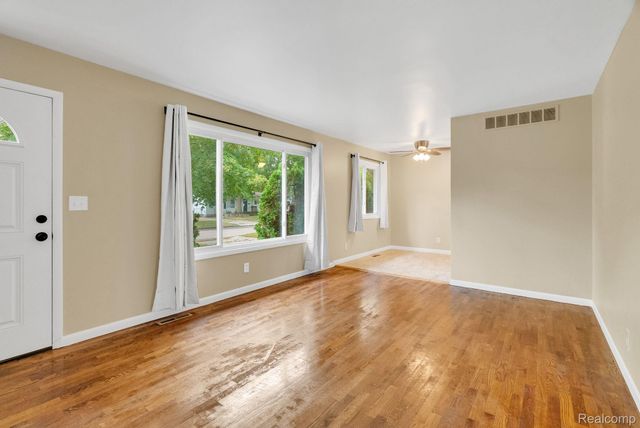 744 Hartner Drive, Holly Village, MI 48442