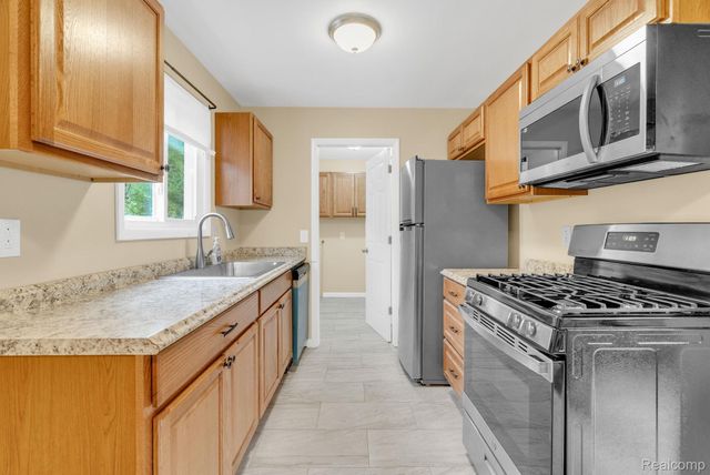 744 Hartner Drive, Holly Village, MI 48442