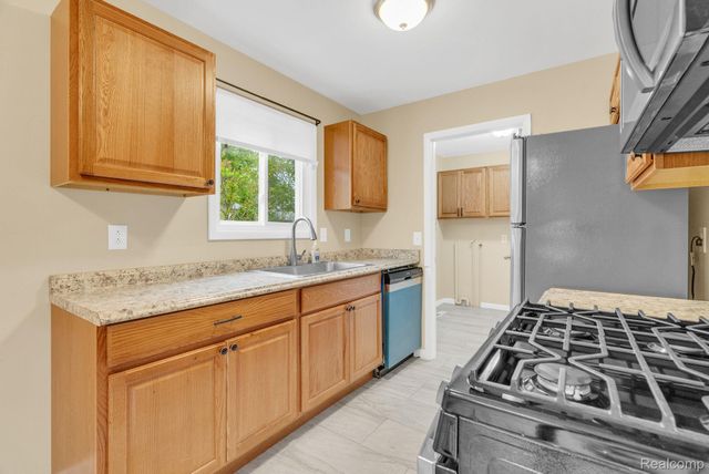 744 Hartner Drive, Holly Village, MI 48442