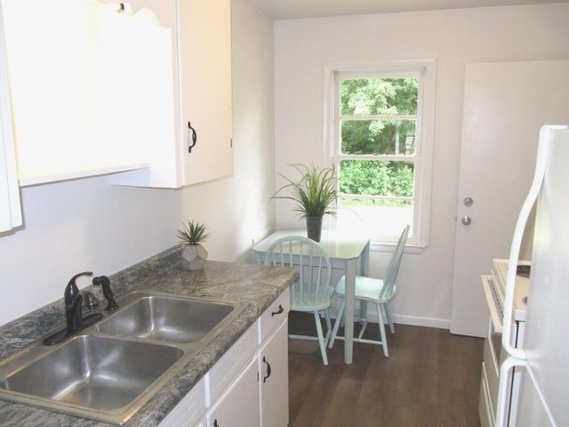 1021 Avondale Circle, Kalamazoo Twp, MI 49048
