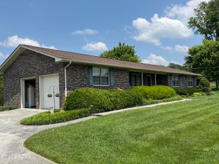 9315 Johnson Rd, Strawberry Plains, TN 37871