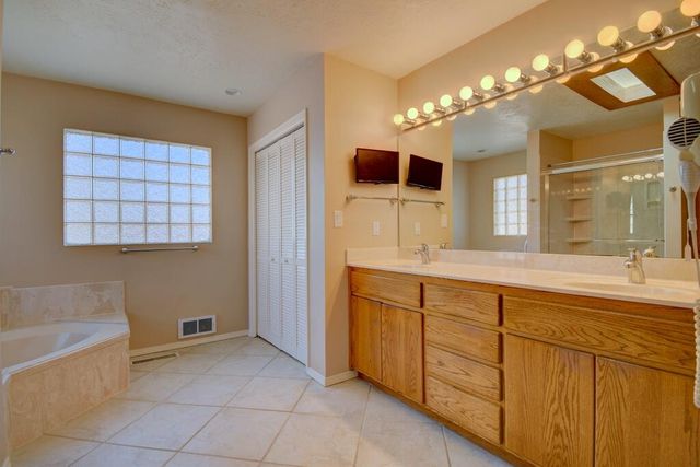 9301 Camino Del Sol NE, Albuquerque, NM 87111