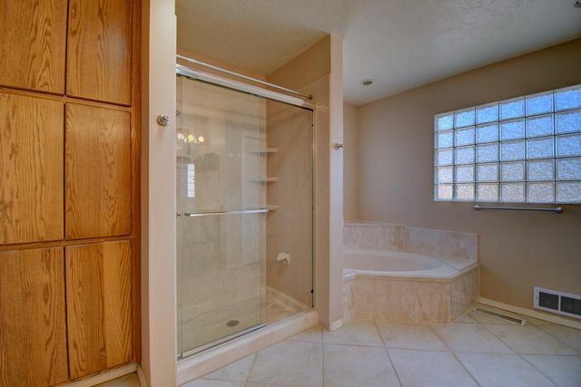 9301 Camino Del Sol NE, Albuquerque, NM 87111