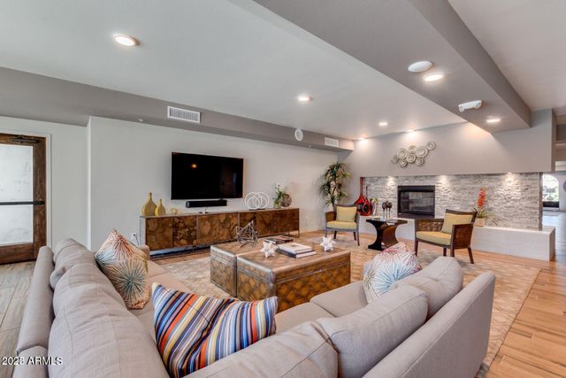 2511 W QUEEN CREEK Road 223, Chandler, AZ 85248