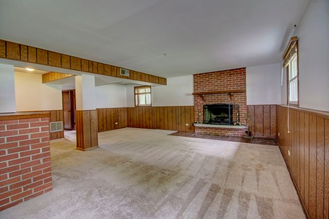 2266 Durham Drive, Wheaton, IL 60189