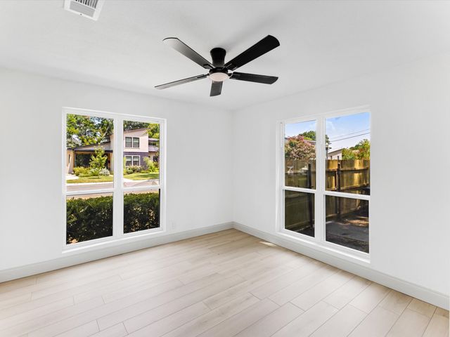 833 Springbrook Drive, Fort Worth, TX 76107