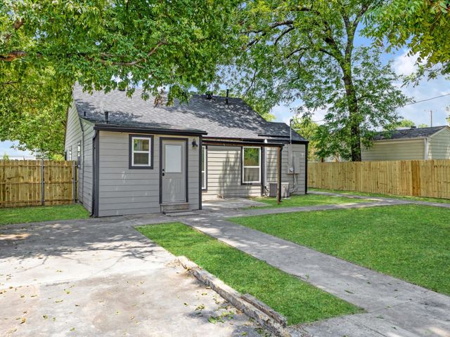 833 Springbrook Drive, Fort Worth, TX 76107