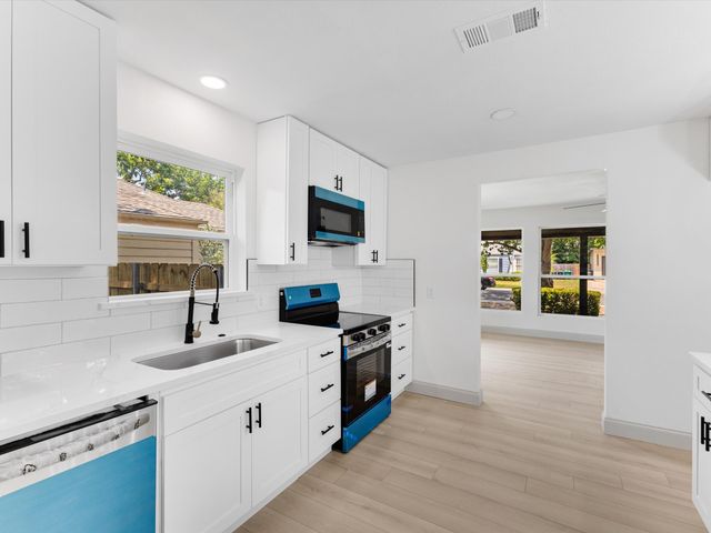 833 Springbrook Drive, Fort Worth, TX 76107