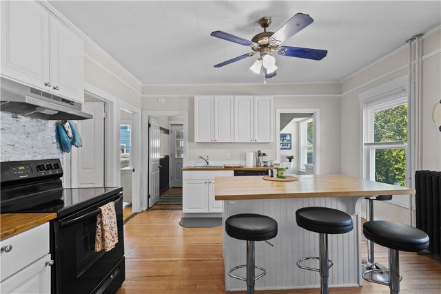 16 Dean Avenue 1, Newport, RI 02840