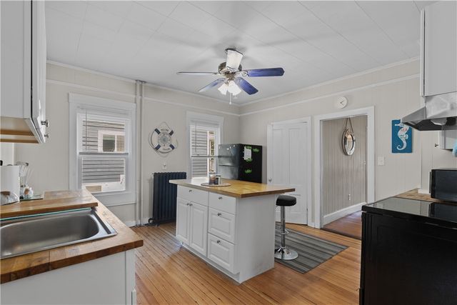 16 Dean Avenue 1, Newport, RI 02840