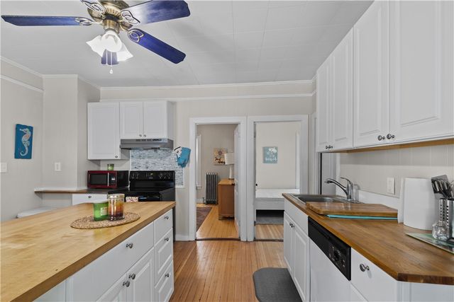 16 Dean Avenue 1, Newport, RI 02840