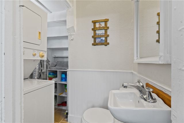 16 Dean Avenue 1, Newport, RI 02840