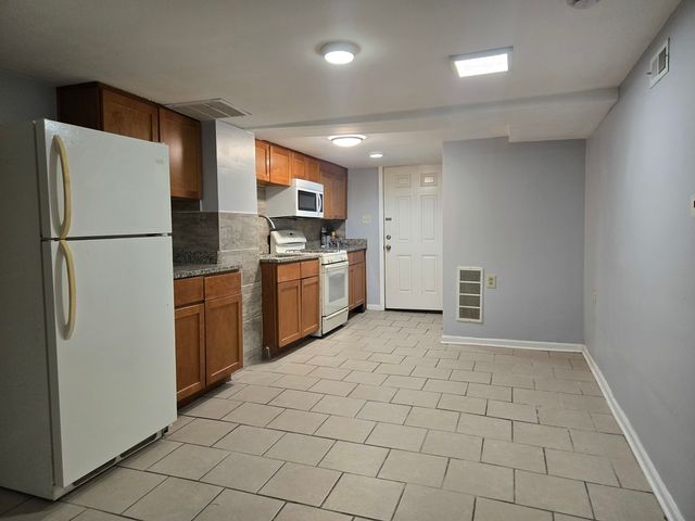 5508 W Congress Parkway G, Chicago, IL 60644