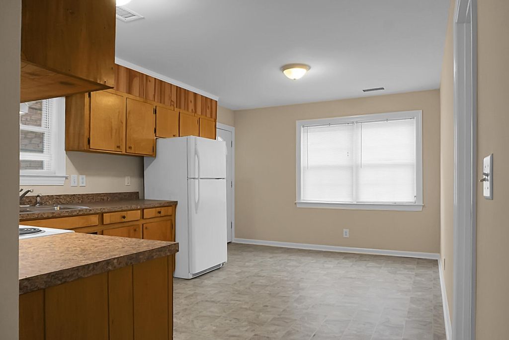 Image 12 of property listing at 429 Sandhill Road, Dorchester, SC 29437