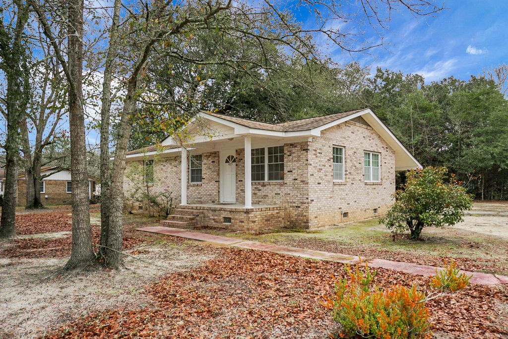 Image 2 of property listing at 429 Sandhill Road, Dorchester, SC 29437