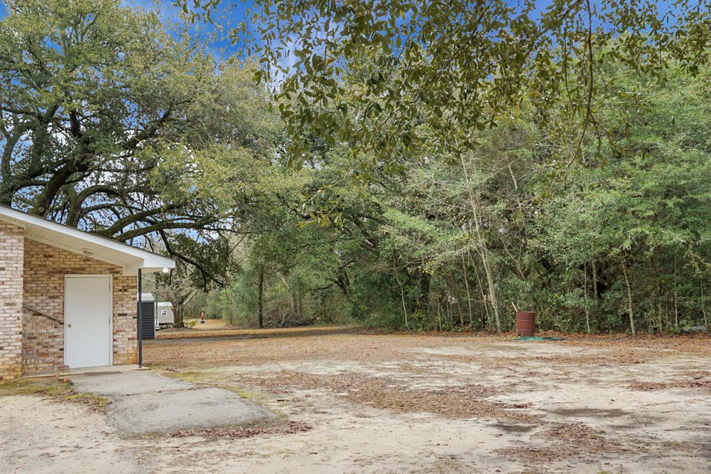 Image 24 of property listing at 429 Sandhill Road, Dorchester, SC 29437