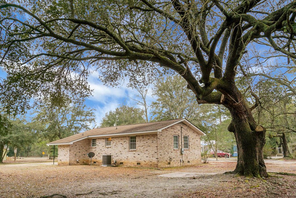 Image 3 of property listing at 429 Sandhill Road, Dorchester, SC 29437