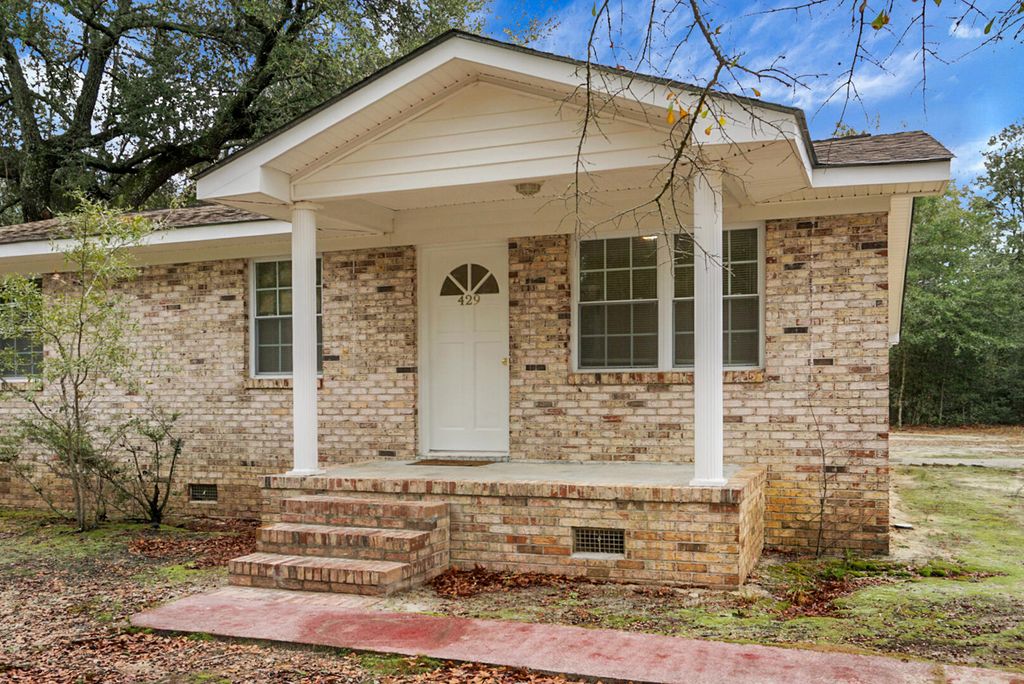 Image 7 of property listing at 429 Sandhill Road, Dorchester, SC 29437