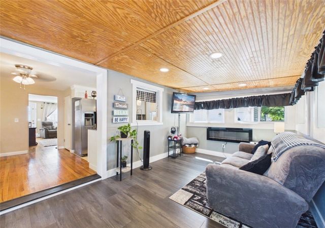 185 Vineyard Road, Warwick, RI 02889