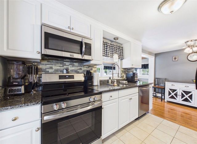 185 Vineyard Road, Warwick, RI 02889