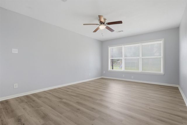 102 Tanglewood Street, Baytown, TX 77520