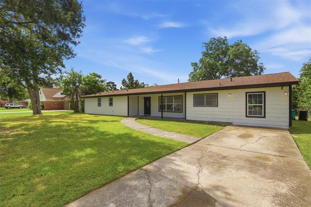 102 Tanglewood Street, Baytown, TX 77520