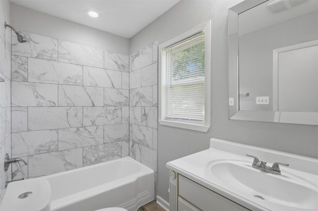 102 Tanglewood Street, Baytown, TX 77520