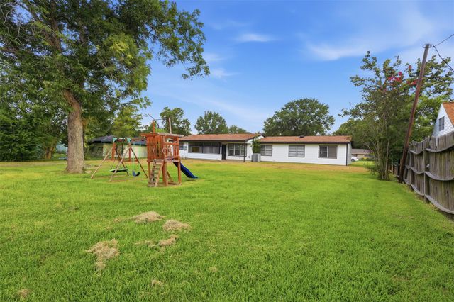 102 Tanglewood Street, Baytown, TX 77520