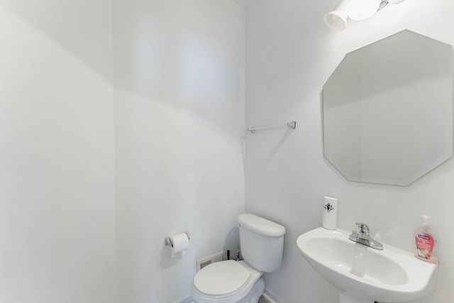 271 Stonegate Road, Bolingbrook, IL 60440