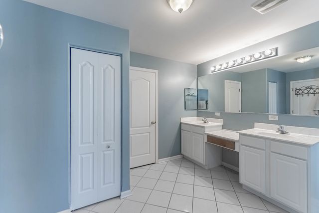 271 Stonegate Road, Bolingbrook, IL 60440