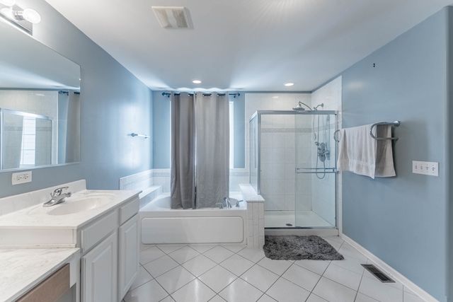 271 Stonegate Road, Bolingbrook, IL 60440