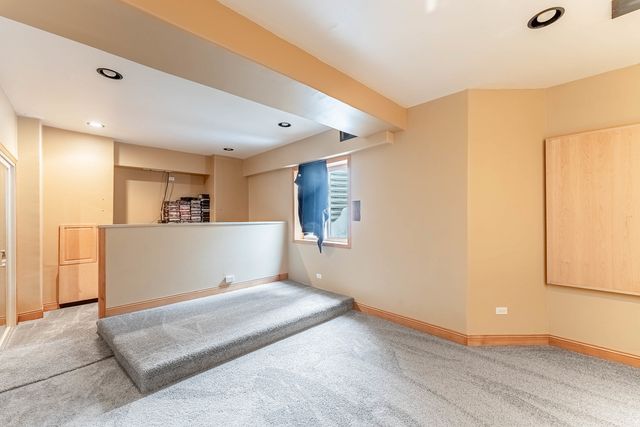 271 Stonegate Road, Bolingbrook, IL 60440