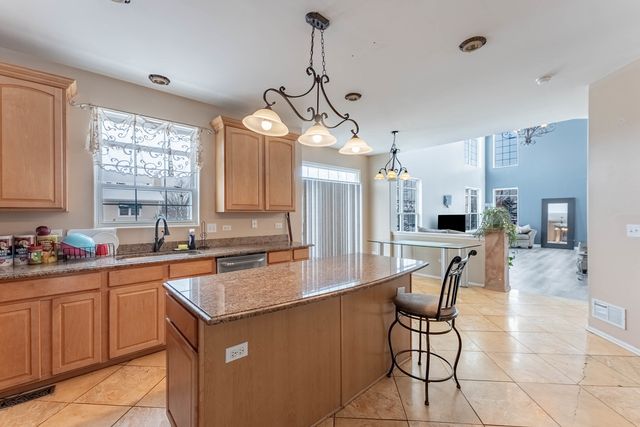 271 Stonegate Road, Bolingbrook, IL 60440