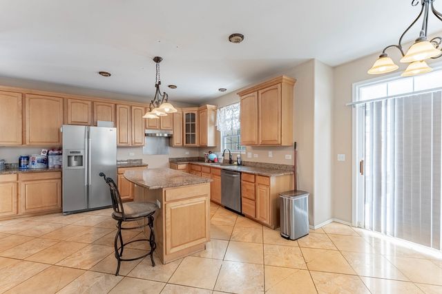 271 Stonegate Road, Bolingbrook, IL 60440