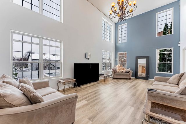 271 Stonegate Road, Bolingbrook, IL 60440