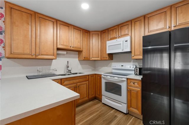 15015 Sherman Way 314, Van Nuys, CA 91405