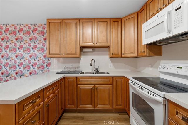 15015 Sherman Way 314, Van Nuys, CA 91405