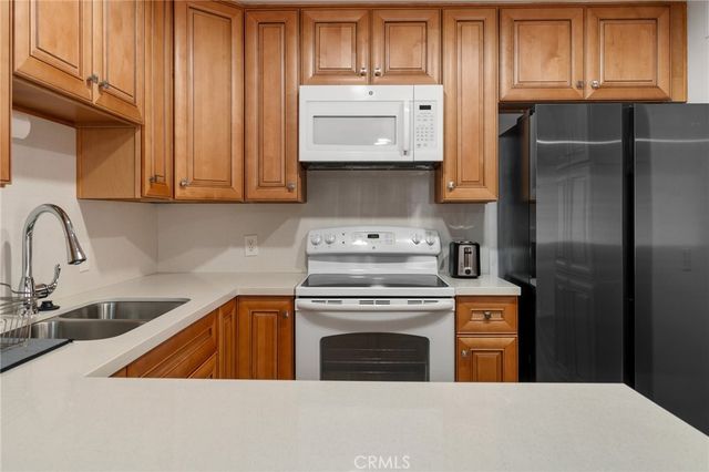 15015 Sherman Way 314, Van Nuys, CA 91405