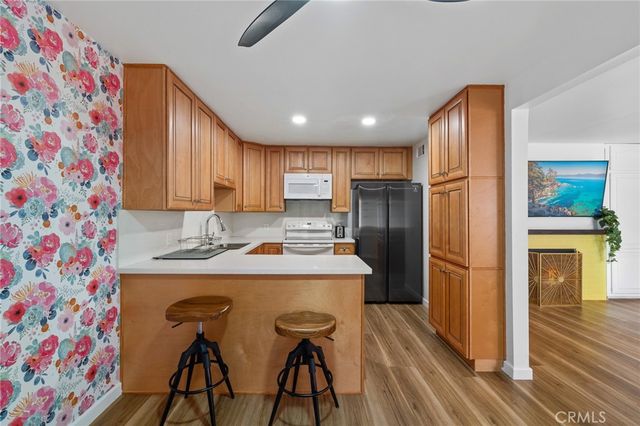 15015 Sherman Way 314, Van Nuys, CA 91405