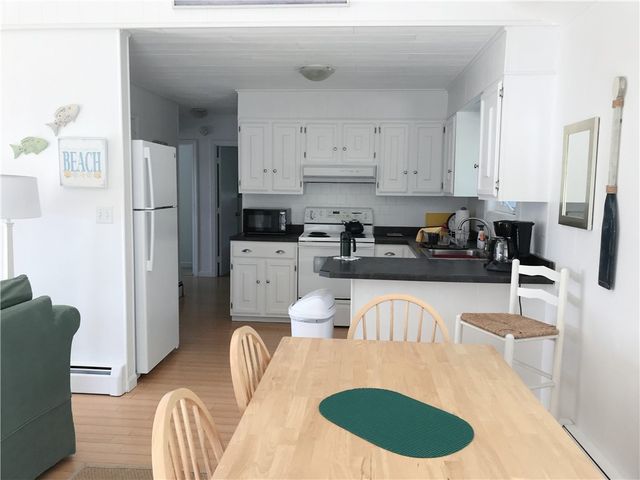 10 Burbank Avenue, Narragansett, RI 02882
