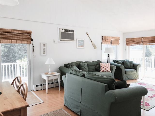 10 Burbank Avenue, Narragansett, RI 02882