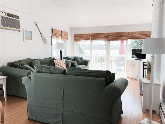 10 Burbank Avenue, Narragansett, RI 02882