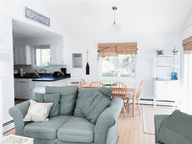 10 Burbank Avenue, Narragansett, RI 02882