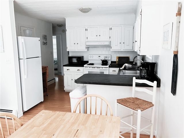 10 Burbank Avenue, Narragansett, RI 02882