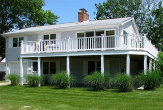 10 Burbank Avenue, Narragansett, RI 02882