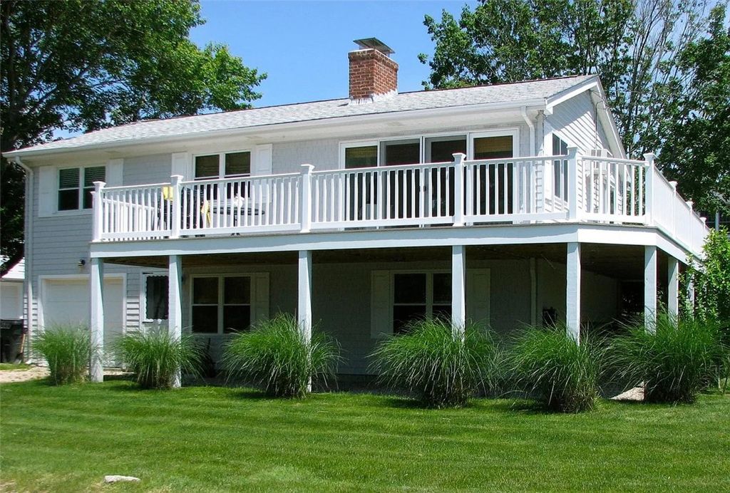10 Burbank Avenue, Narragansett, RI 02882