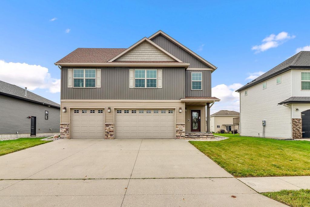 267 34th Avenue E, West Fargo, ND 58078