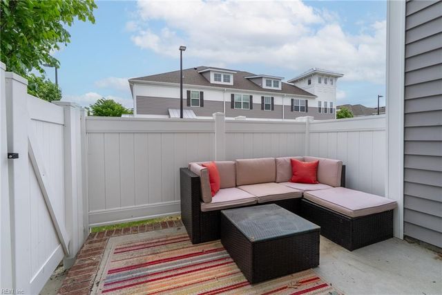 304 Fishers CT, Hampton, VA 23666