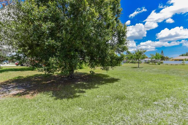 915 SW John Maccormack Terrace, Port St. Lucie, Port St Lucie, FL 34953